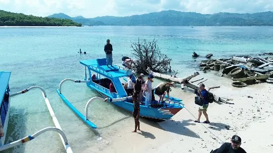 Secret Gili's Tour — Tawun